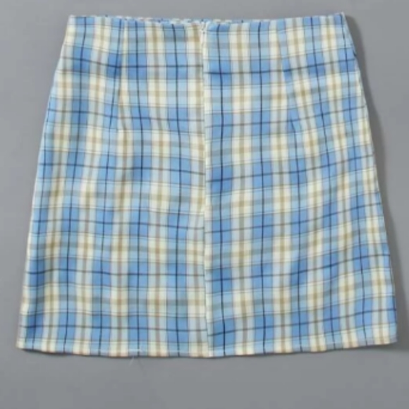 Brand new mini skirt - Picture 2 of 3